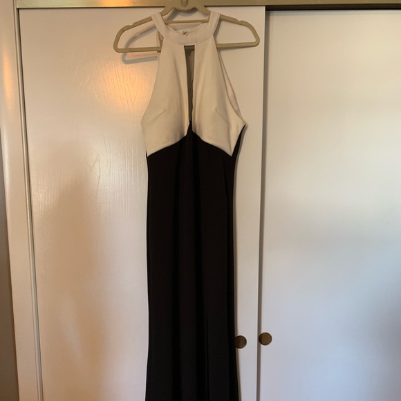 Black and white halter maxi dress - Picture 2 of 4